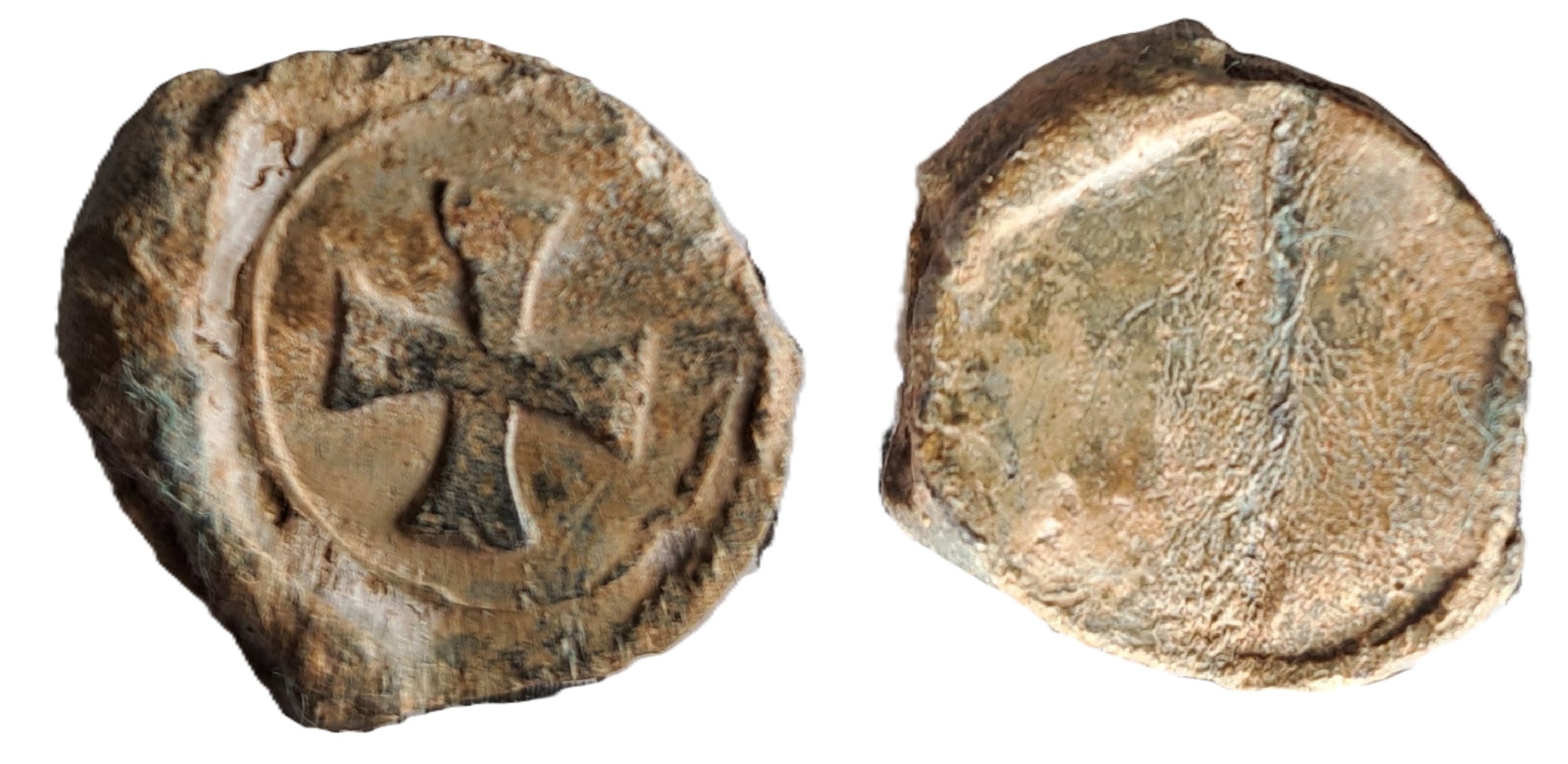 Cross Pattée in Raised Circle Bag Seal